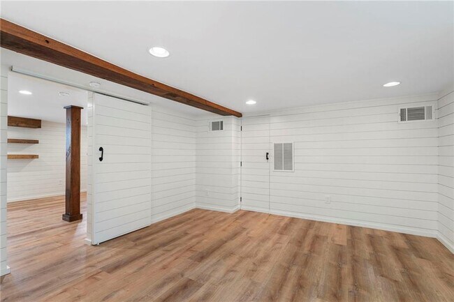 Building Photo - 2512 Brookwood Dr NE