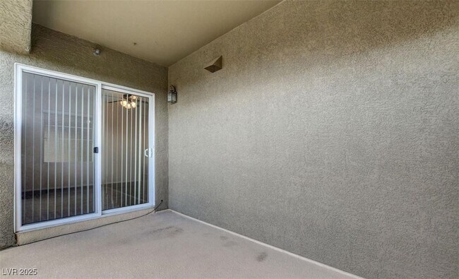 Building Photo - 6868 Sky Pointe Dr