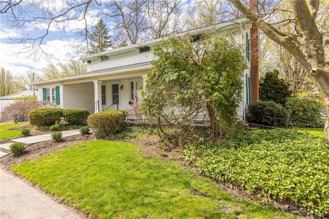 Building Photo - 1253 Fairport Rd