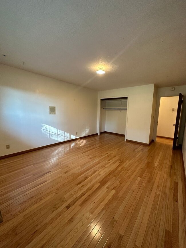 Building Photo - 4 bed 2.5 bath home in Rexburg with GAS AN...