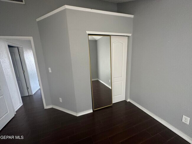 Building Photo - 408 Hadley Pl