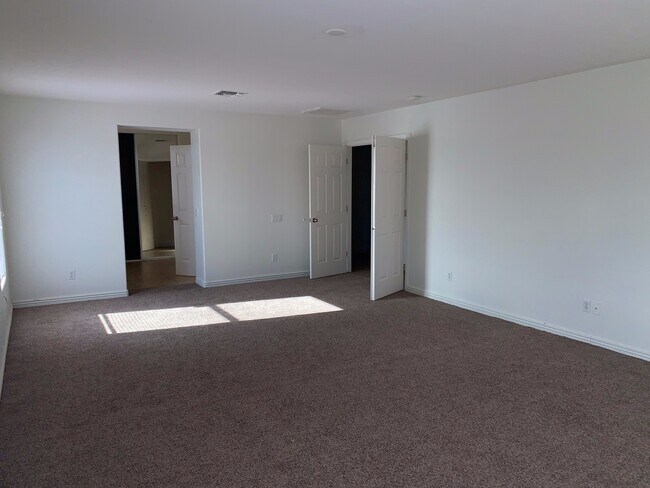 Building Photo - Affordable 5 Bedroom Living in Growing Maricopa