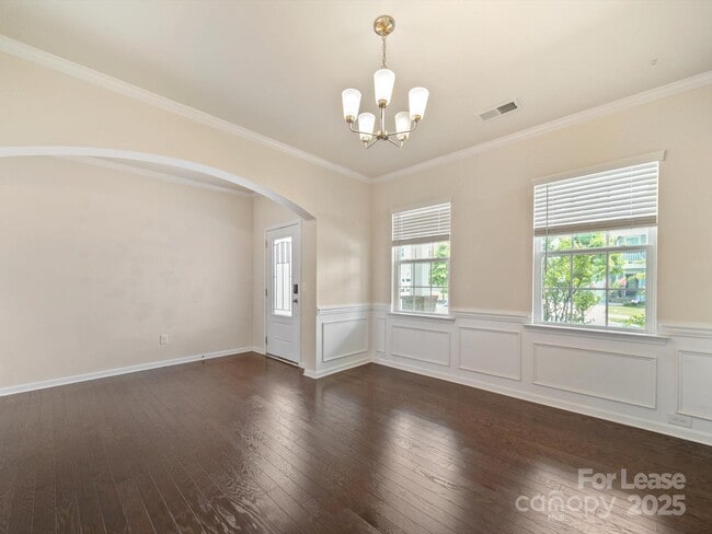 Building Photo - 1067 Winnett Dr