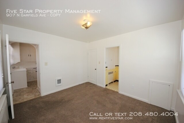 Building Photo - 907 N Garfield Ave
