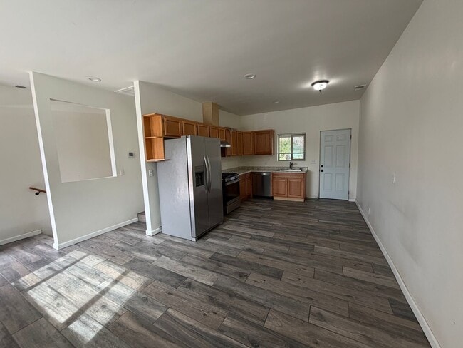 Building Photo - 1835 Desna St