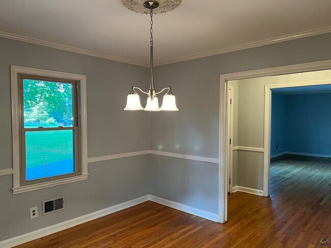 Building Photo - 2855 Riverview Rd