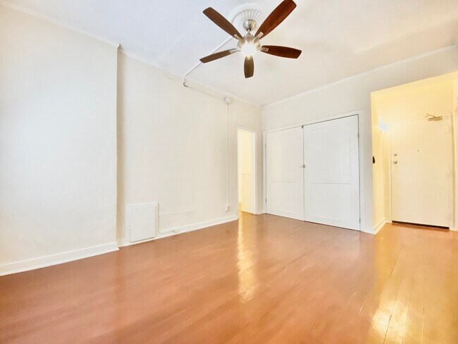 Building Photo - 826 S Hobart Blvd