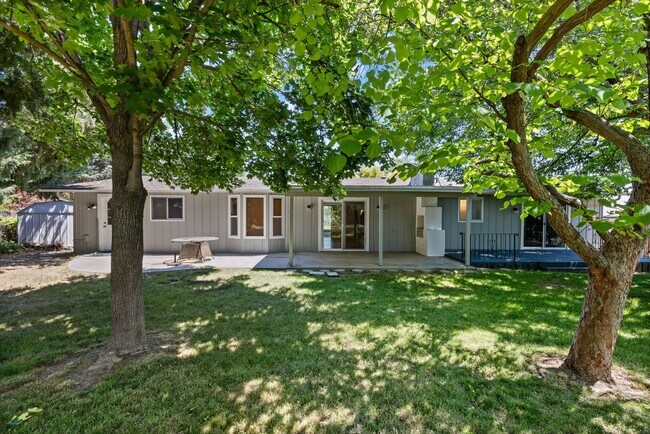 Building Photo - Home Sweet Home in Exclusive Warm Springs Mesa