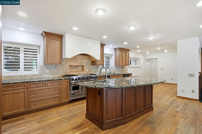 Building Photo - 2561 Rolling Hills Ct