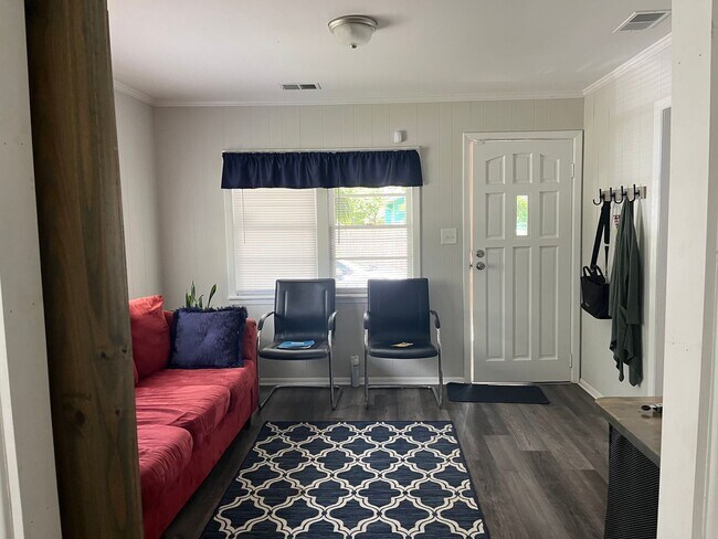Building Photo - Newly Renovated Three Bedroom House in West Ashley
