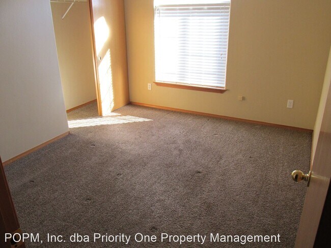 Building Photo - 3 br, 2.5 bath House - 546  SE Beavercreek...
