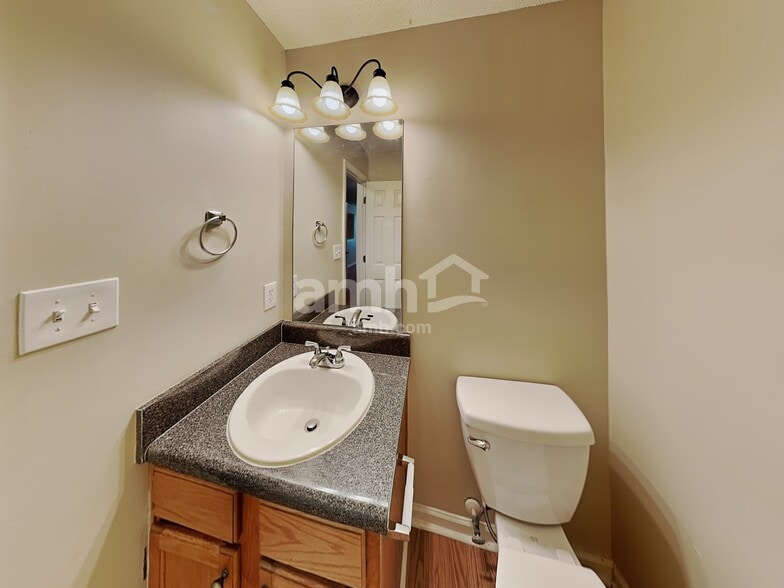 Building Photo - 3094 Lonetree Point
