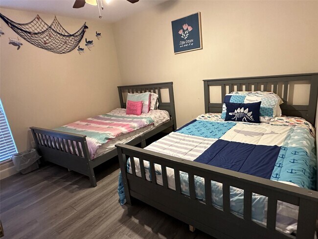 Building Photo - 3007 Willowbend Rd