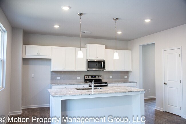 Primary Photo - 19 Springwood Ln