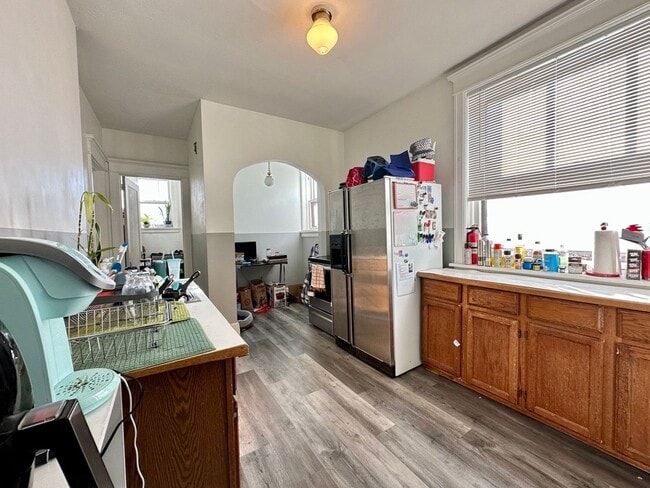 Building Photo - AVAILABLE JUNE - 3 Bed 1 Bath in Central Location