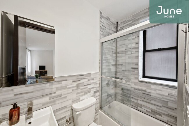 Building Photo - ROOM ONLY in 3-bed/1.0-bath Home