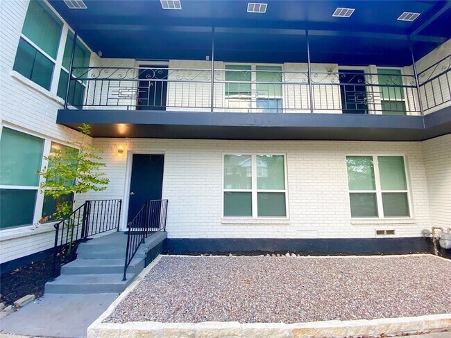 Building Photo - 4811 Live Oak St