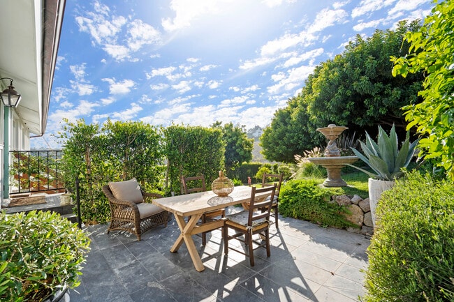 Building Photo - 6363 ZUMIREZ Dr