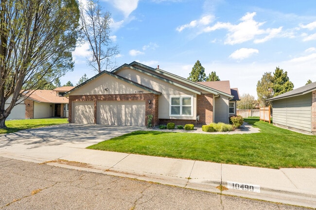 Primary Photo - 10490 W Wildrose Ct