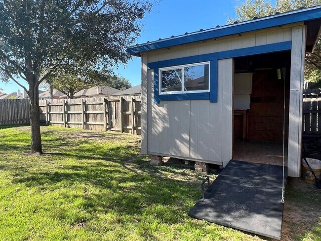 Building Photo - 223 Dana Dr