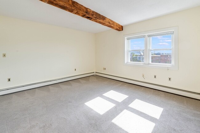 Building Photo - 33 Medford St