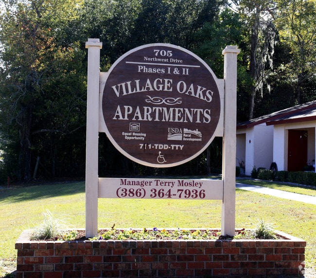 Building Photo - Village Oaks Apartments II