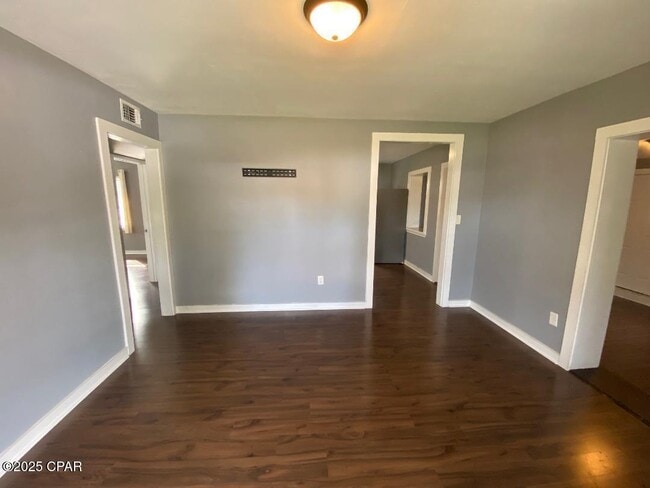 Building Photo - 707 Satsuma Ave