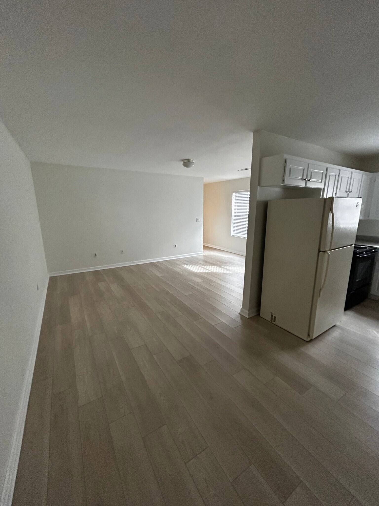 Building Photo - 553 Memorial Drive Ext