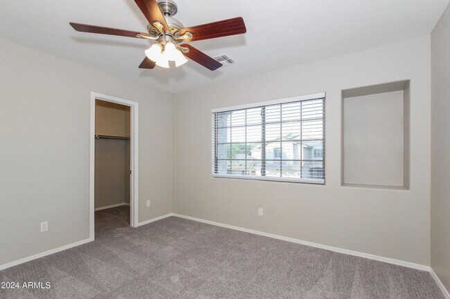 Building Photo - 2239 E Paraiso Dr