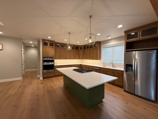 Building Photo - Elegant and Luxurious Cottage Grove Home