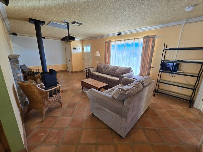 Building Photo - Secure and Spacious!