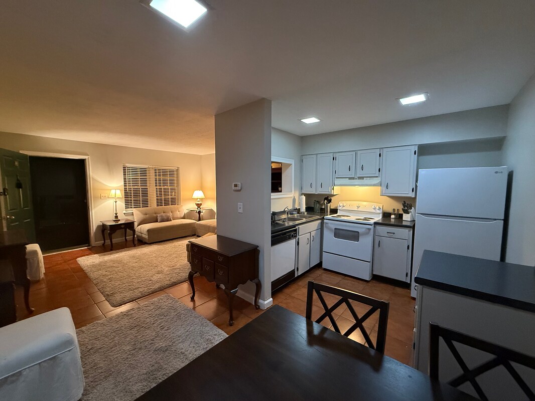 Building Photo - 3101 Colonial Way