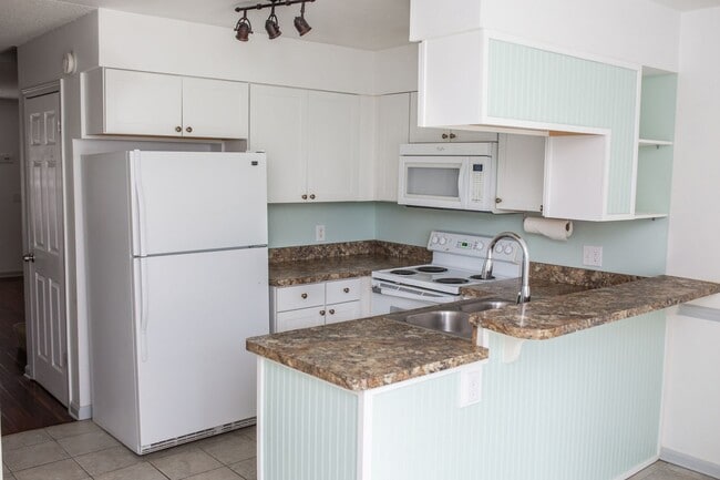 Building Photo - Nice 2 Bedroom Townhome in Lakewood