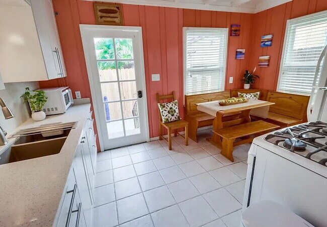Building Photo - NO MIN CREDIT SCORE REQUIRED, BK OKAY, PAS...