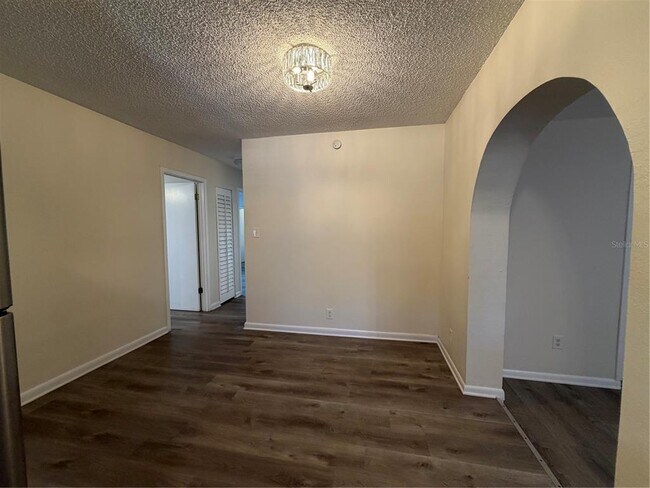 Building Photo - 1740 W Walnut St