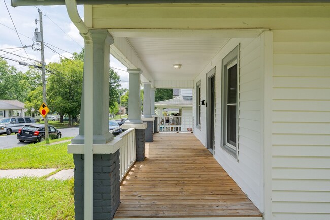 Building Photo - Cute home located in Greensboro