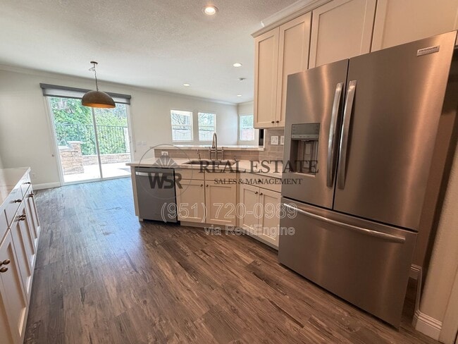 Building Photo - 5798 Mapleview Dr