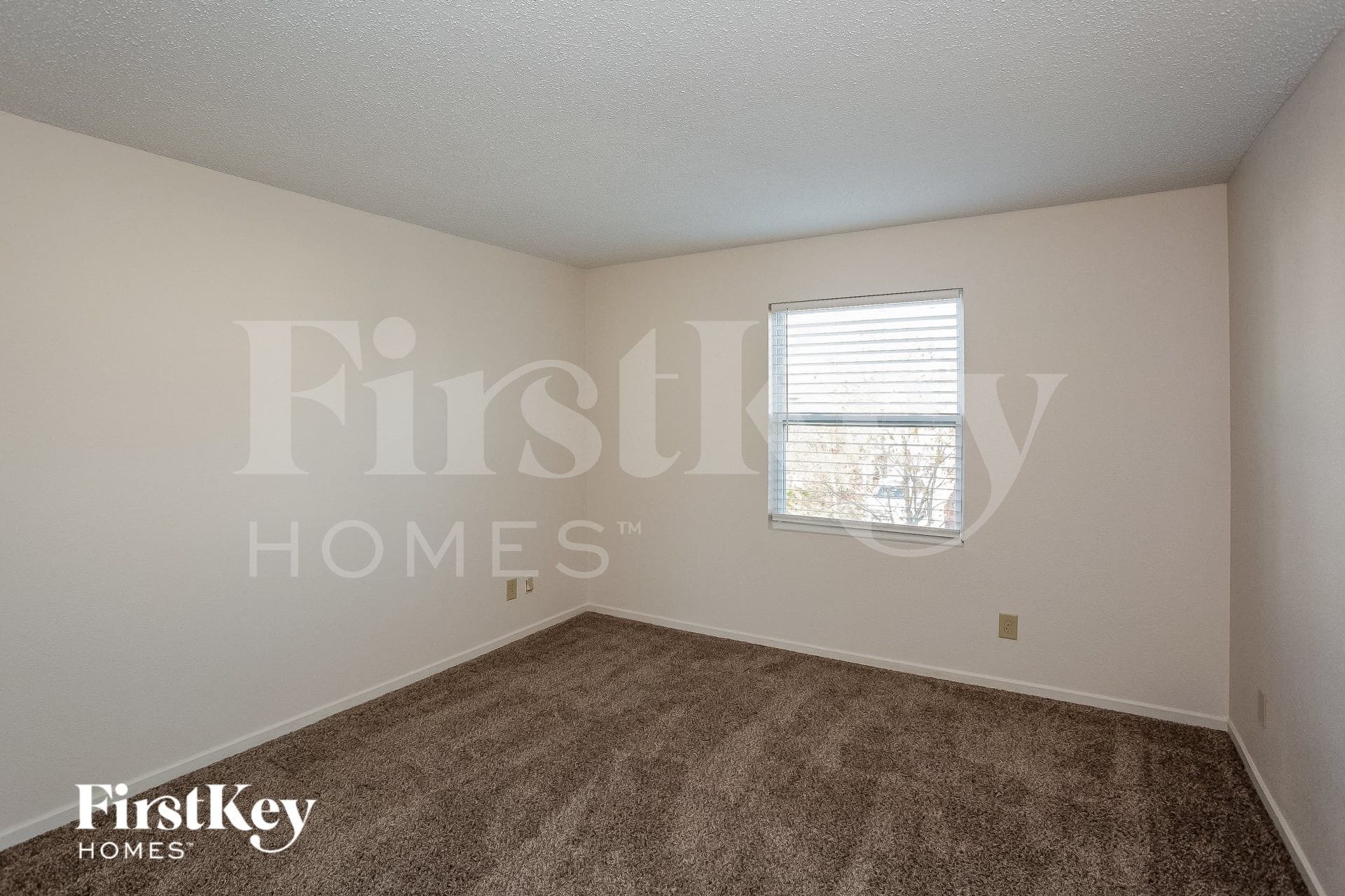Building Photo - 15393 Border Dr