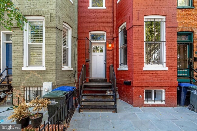 Building Photo - 606 Q St NW