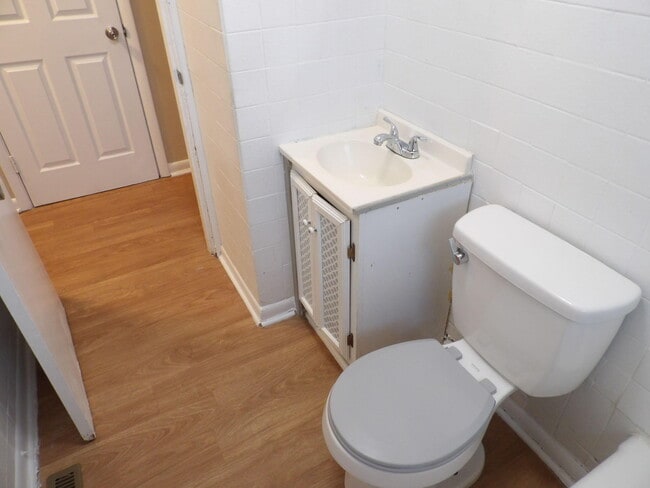 Building Photo - 146 Allnutt Dr