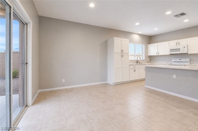 Building Photo - 5465 Finestra St