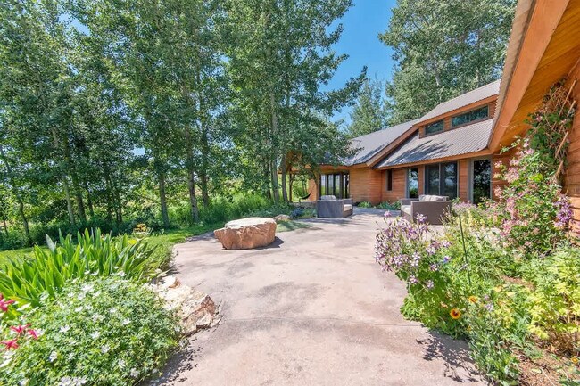 Building Photo - 10570 Rammell Mountain Rd