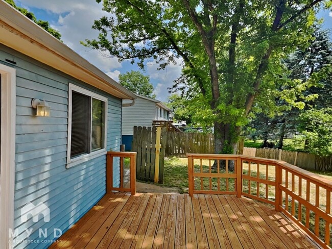 Building Photo - 384 Parkdale Dr