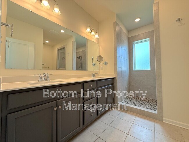 Building Photo - 14929 Baldridge Dr
