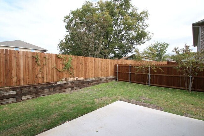 Building Photo - Townhome @ Jameson St. | Luxury 3 Bed / 2.5 Bath | Private Fenced Backyard