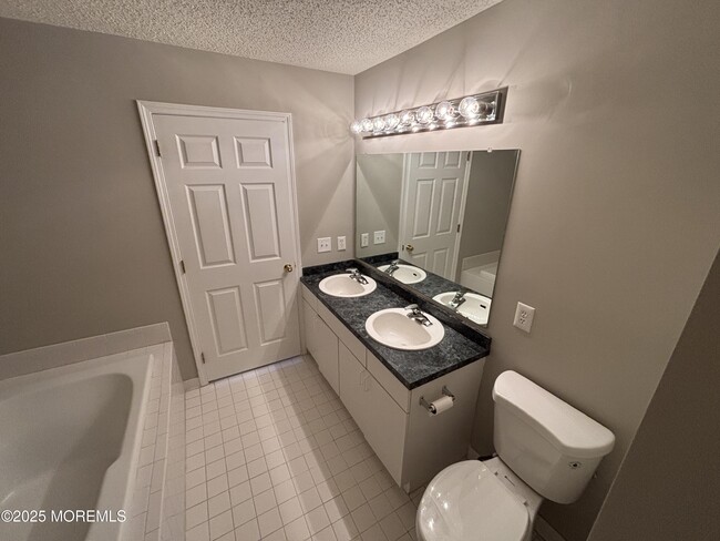 Building Photo - 8 Fiddlers Elbow Ct