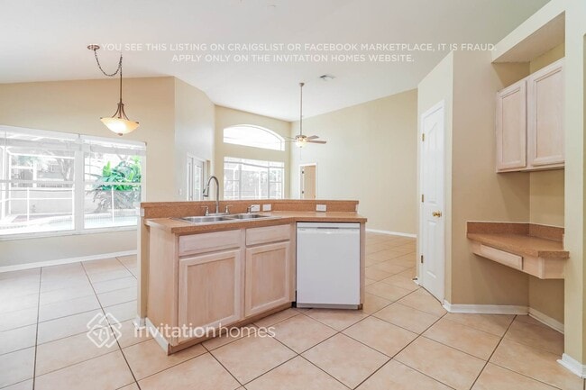 Building Photo - 8944 Southbay Dr