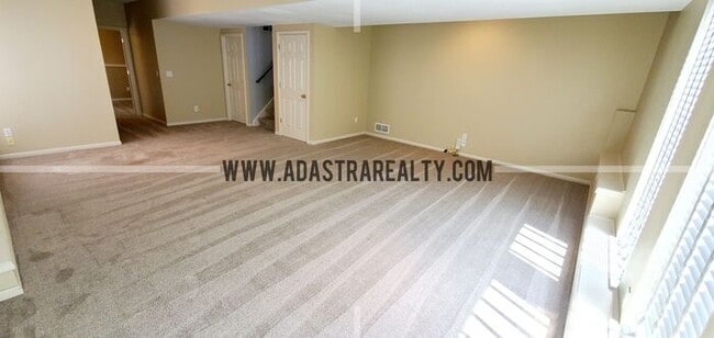 Building Photo - Gorgeous Updated Home in Blue Valley, South Overland Park-Available NOW!!