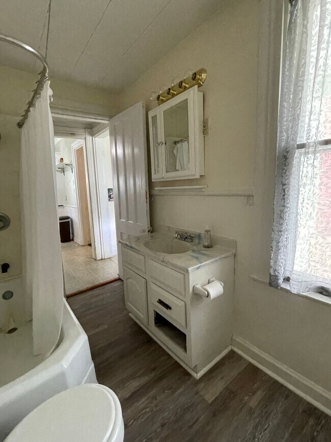 Building Photo - Village of Black River 4 /5 Bedroom Home w...