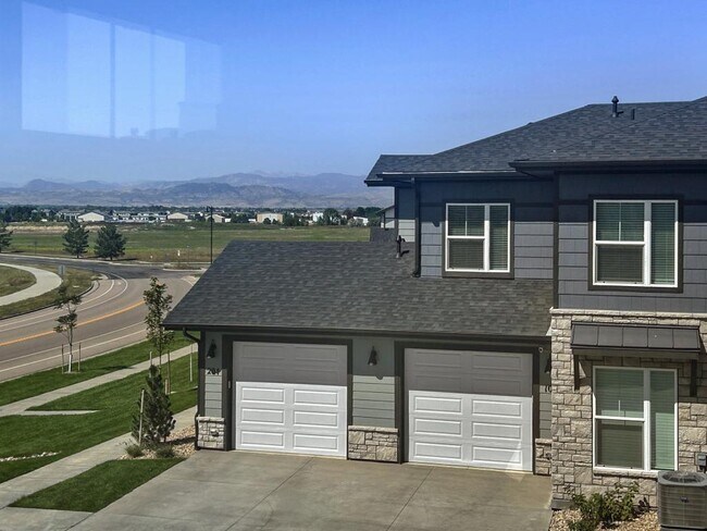 Building Photo - 6826 School House Dr